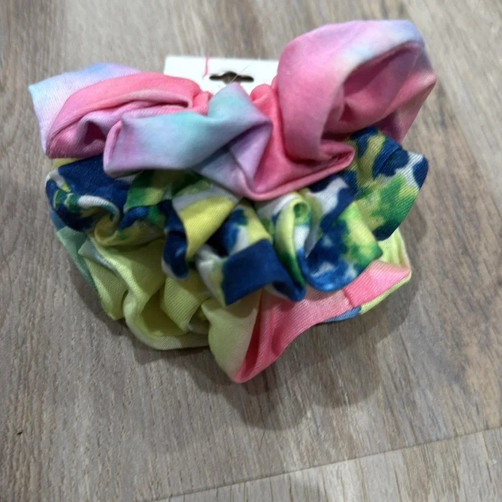 7 scrunchies - Aerie, Full Tilt, Ivory Ella‎